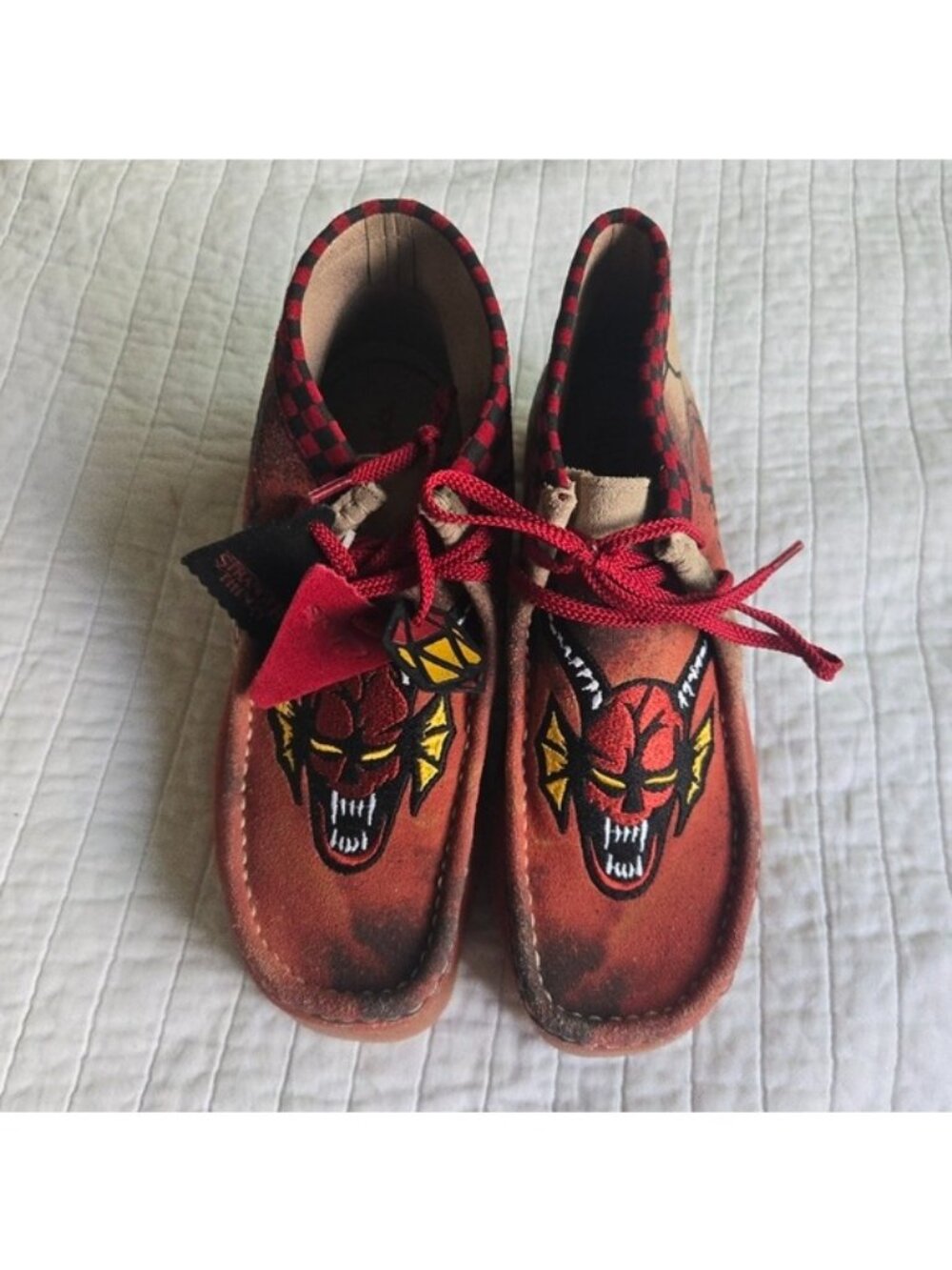 Stranger Things x Clarks Men 9.5 Wallabee Evo Dark Sand Red 0826